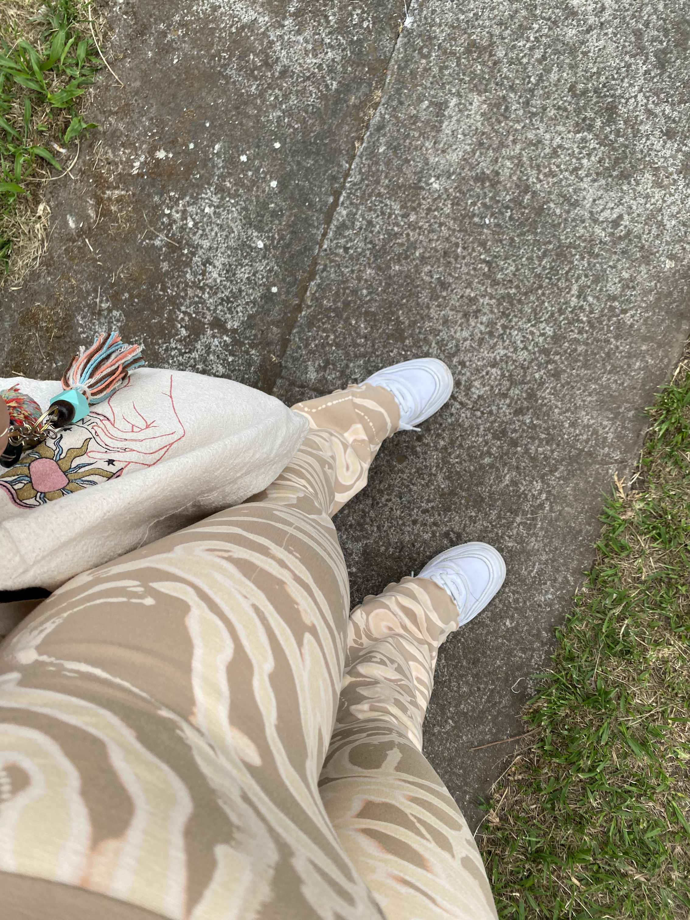 Pantalon Campana Beige Swirl – foto 9